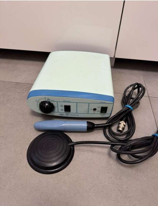 Продам зуботехнічнийнаконечник із блоком керування Perfecta , досить хороший стан , виробник -Австрія . Zooble.com.ua