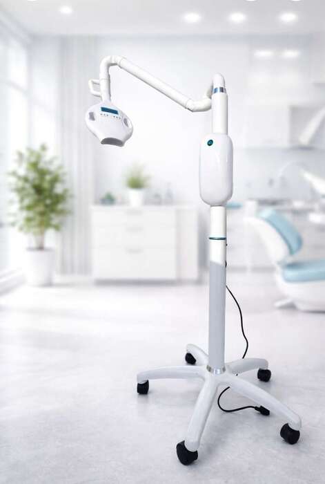 Професійна лампа для відбілювання зубів LED – 8 000 грн Стан: б/в, ідеальний, була близько 10 раз в користуванні Zooble.com.ua