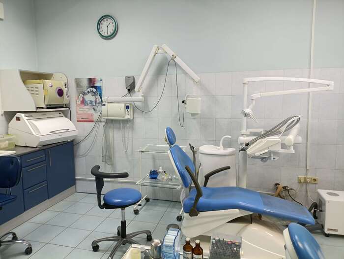 Пропоную в оренду стоматологічне крісло в діючій клініці з хорошим ремонтом.Зручне розташування ,є всі умови/ Zooble.com.ua