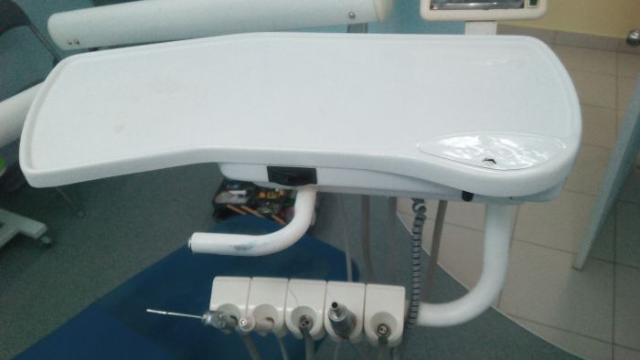 Рабочий стол: два выхода М4, выход под электро мотор, пустер. Блок асистента: слюноотсос, пылесос, пустер Zooble.com.ua