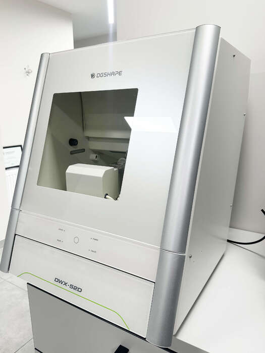 Roland DWX-52D - офіційний фрезерний верстат Купувався новим у Yamamoto. Ідеальний стан, шпиндель після обслуговува Zooble.com.ua