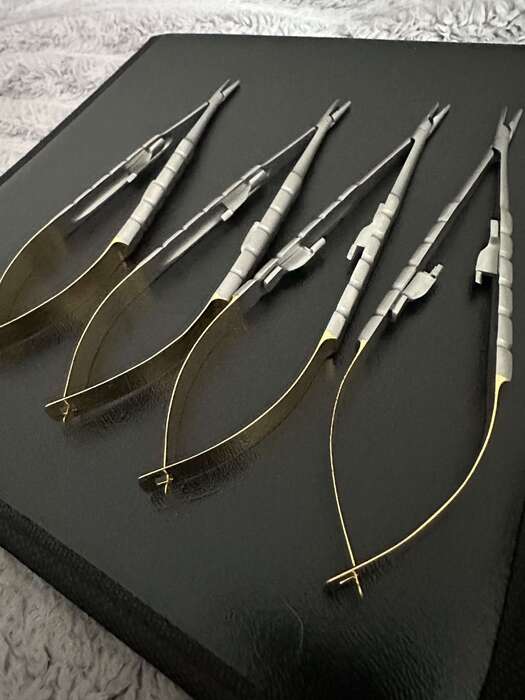 Розпродаж мікрохірургічних ножець,пінцетів ,голкотримачів!Ціни уточнюйте! Якість на рівні! Zooble.com.ua