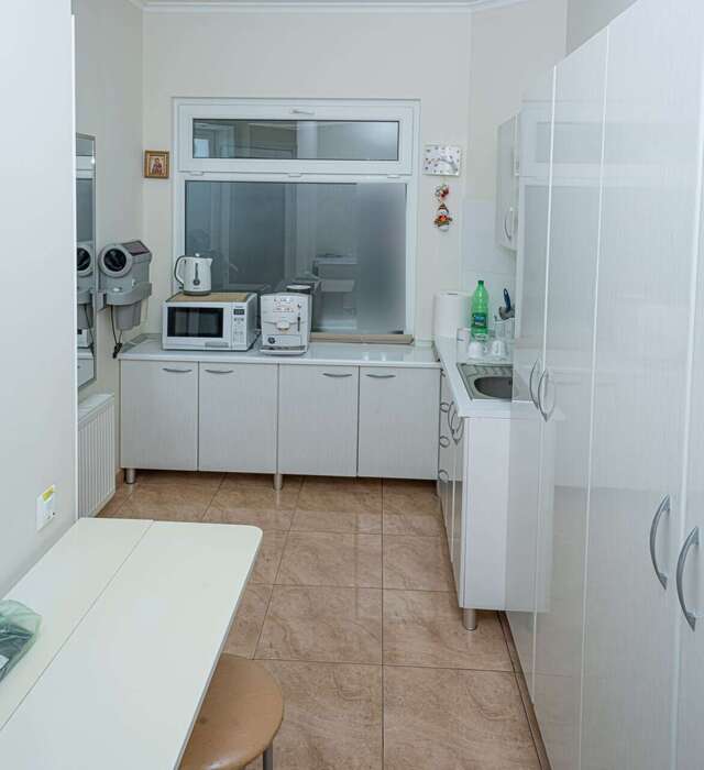 Сдам в аренду стомат.кабинет в частной клинике на Среднефонтанской. 500-700$. Возможна сдача всей клиники. Zooble.com.ua