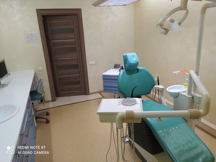 Сдаётся в аренду посменно рабочее место стоматолога в оборудованной клинике в центре Киева. Zooble.com.ua