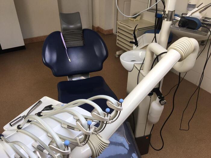 sirona C3+ 2 мотора з підсвіткою.2 пустера з підсвіткою.Ультразвуковий наконечник з підсвіткою. Zooble.com.ua