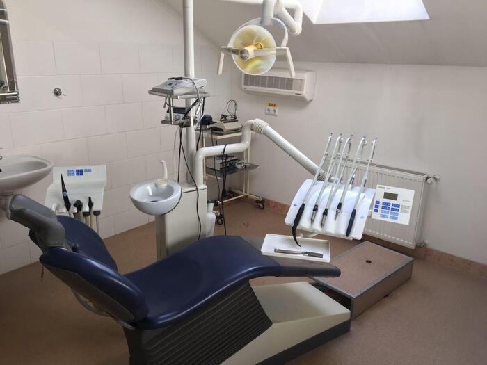 sirona C3+ 2 мотора з підсвіткою.2 пустера з підсвіткою.Ультразвуковий наконечник з підсвіткою. Zooble.com.ua