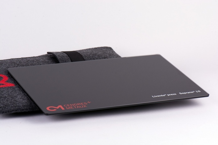 Фірмова скляна палітра Cendres+ Metaux для замішування керамічної маси Zooble.com.ua