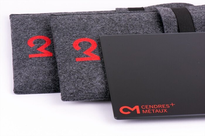 Фірмова скляна палітра Cendres+ Metaux для замішування керамічної маси Zooble.com.ua