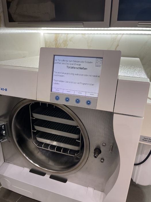 Срочно продам автоклав Melag Vacuklav 40В - 3000 EUR Zooble.com.ua