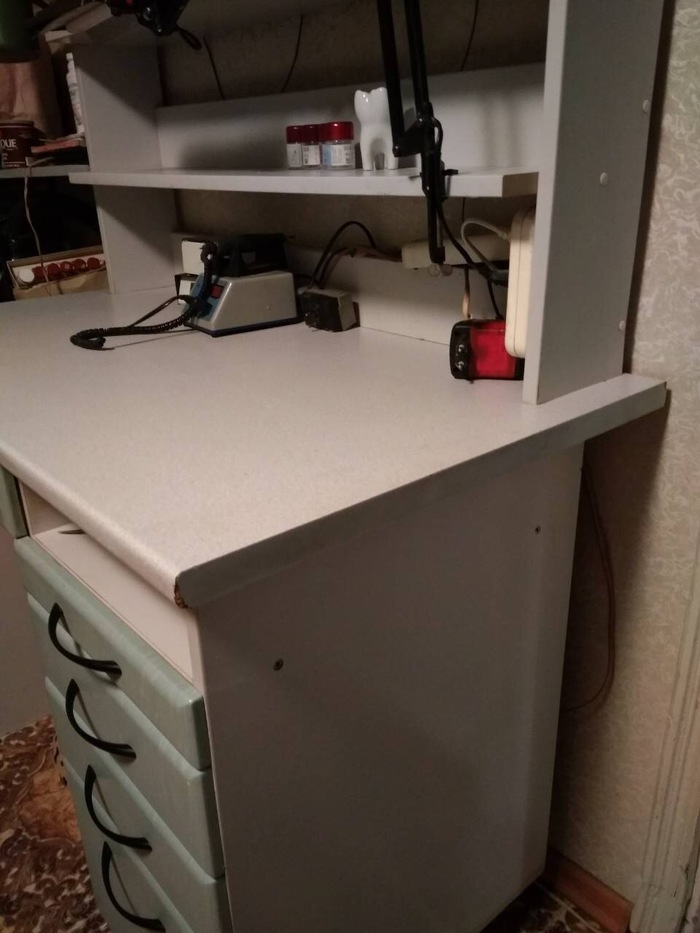 Стіл для зубного техніка. В дуже доброму стані. Zooble.com.ua