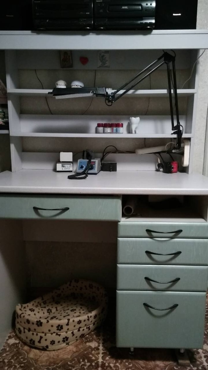 Стіл для зубного техніка. В дуже доброму стані. Zooble.com.ua