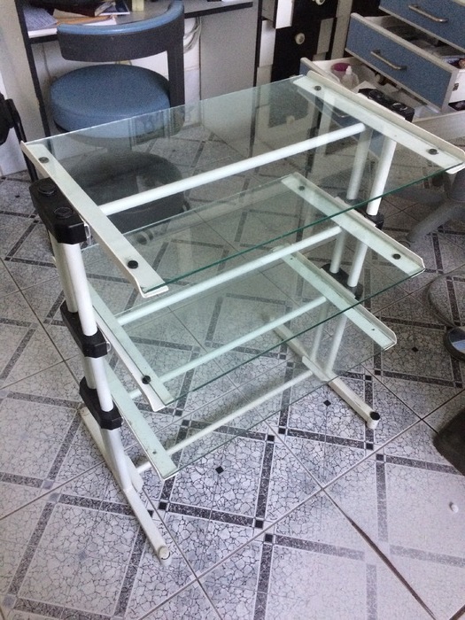 Столик стоматолога зі шклянними полицями Zooble.com.ua