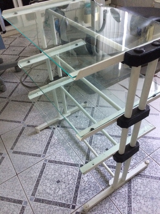 Столик стоматолога зі шклянними полицями Zooble.com.ua