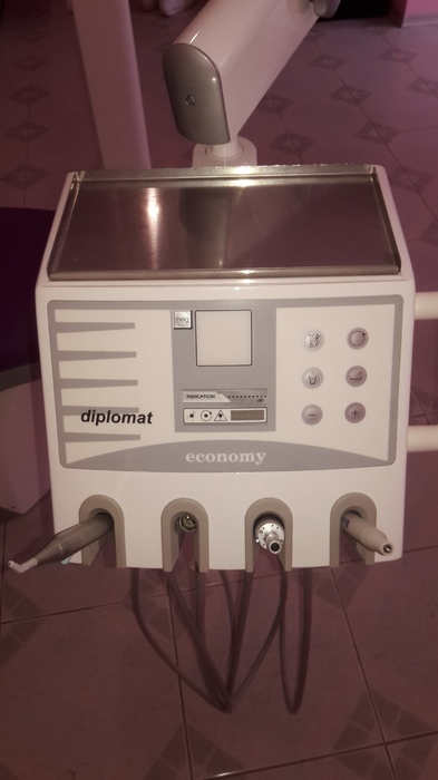 Стоматологическая установка Diplomat economy D 10 E б/у Zooble.com.ua