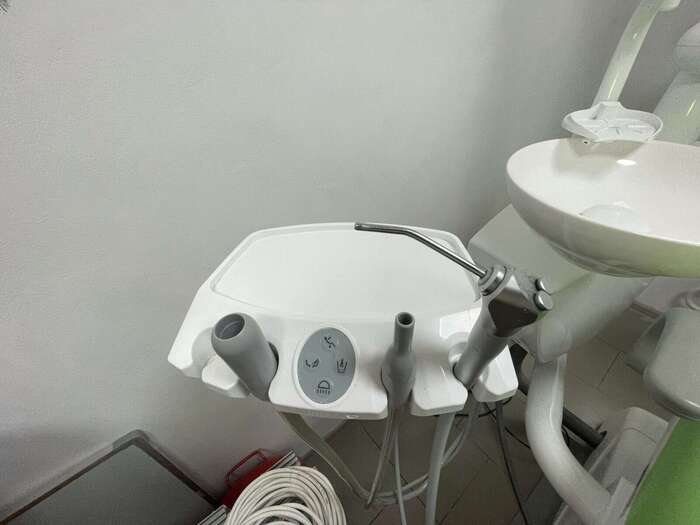 Стоматологическая установка Siger U-100, 2021год. Три пневмовыхода М4, скайлер Woodpecker n6. Могу скинуть видео. Zooble.com.ua