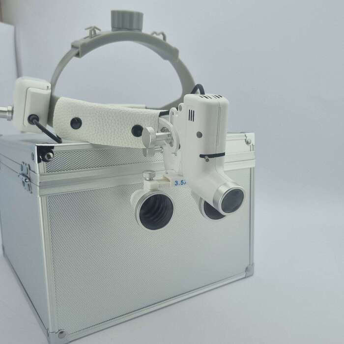 Стоматологические бинокуляры Стоматологічні бінокуляри З шоломом підсвічуванням на шоломі Zooble.com.ua