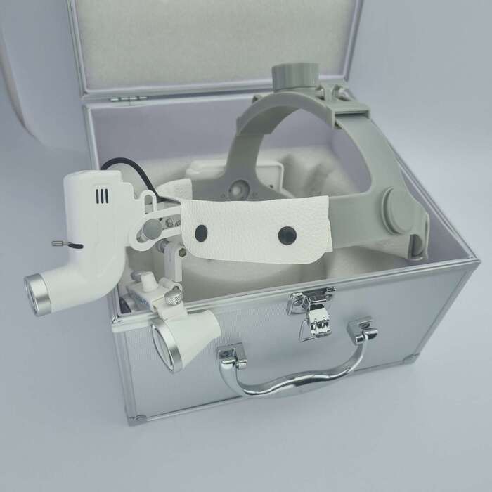 Стоматологические бинокуляры Стоматологічні бінокуляри З шоломом підсвічуванням на шоломі Zooble.com.ua