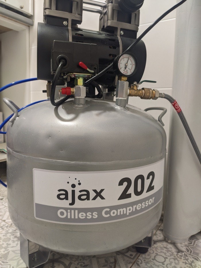 Стоматологический безмасляный компрессор Ajax 202 100 литров Zooble.com.ua