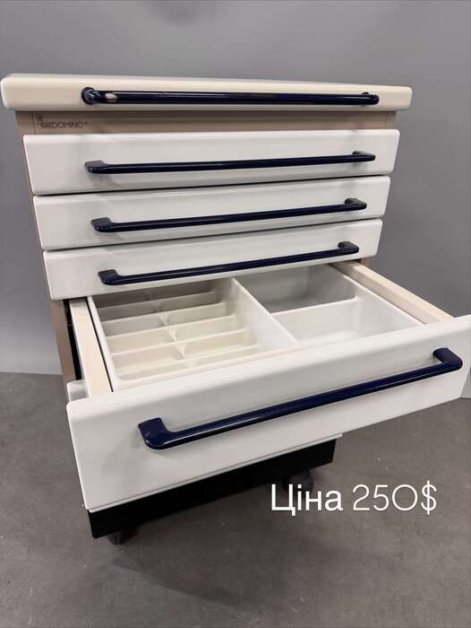 Стоматологічна тумбочка KAVO Domino в гарному стані 6 шухляд мобільна на колесах розміри 82*50*50 Zooble.com.ua