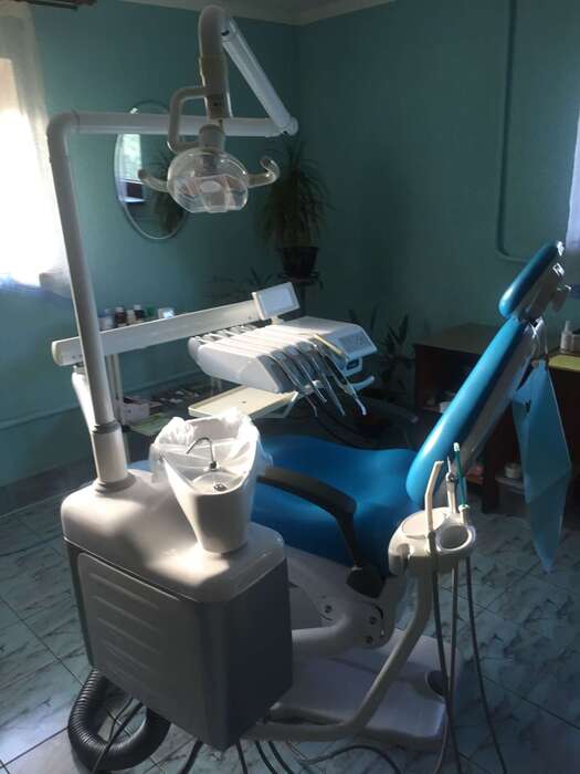 Стоматологічна установка Ajax 12 верхняподача. Світлодіодний світильник Pebble,крісло пацієнта ,блок лікаря ,блок асис Zooble.com.ua