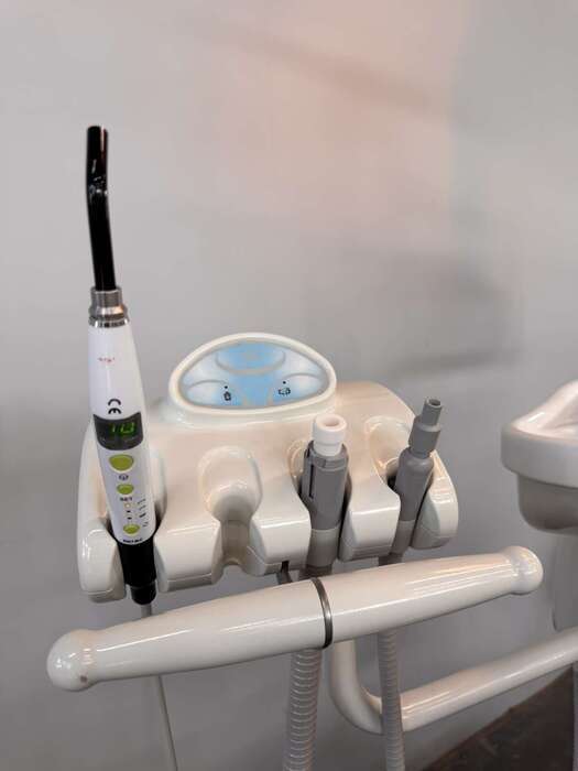 Стоматологічна установка CASTELLINI 2009р повна реставрація доставка монтаж Zooble.com.ua