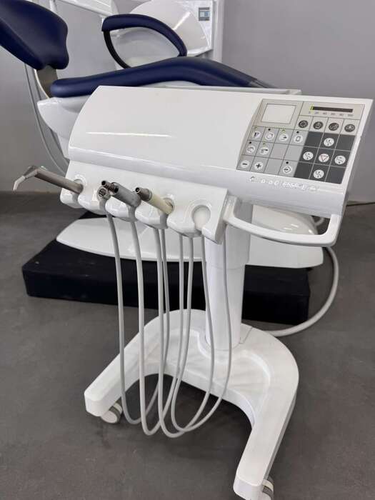 Стоматологічна установка Chirana CHEESE EASY 2017р.в Словацький виробник Тип подачі інструментів: нижня подача Zooble.com.ua