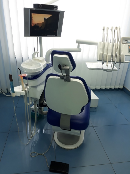 Стоматологічна установка CHIROS MEDICAL з кріслом Zooble.com.ua