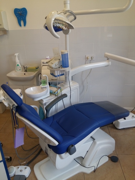 Стоматологічна установка Granum TS-8830, б/у, в робочому стані Zooble.com.ua