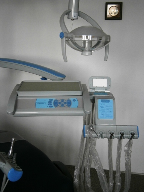 Стоматологічна установка навісного типу CARE 12 Zooble.com.ua