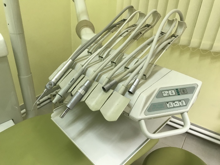 Стоматологічна установка Planmeca в гарному стані Zooble.com.ua