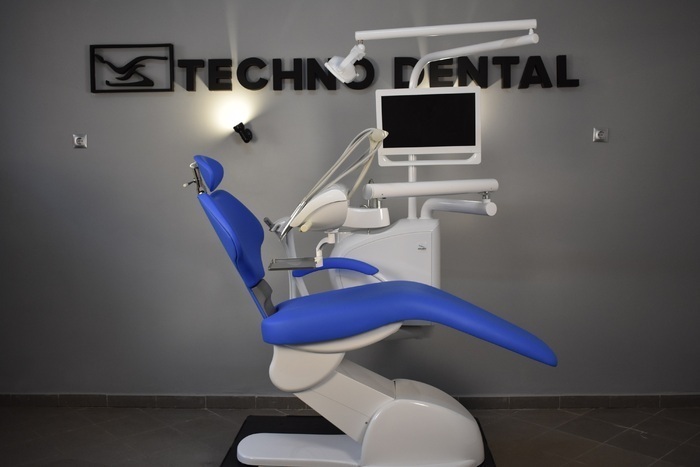 Стоматологічна установка з Європи DIPLOMAT DENTAL DC 170 Zooble.com.ua