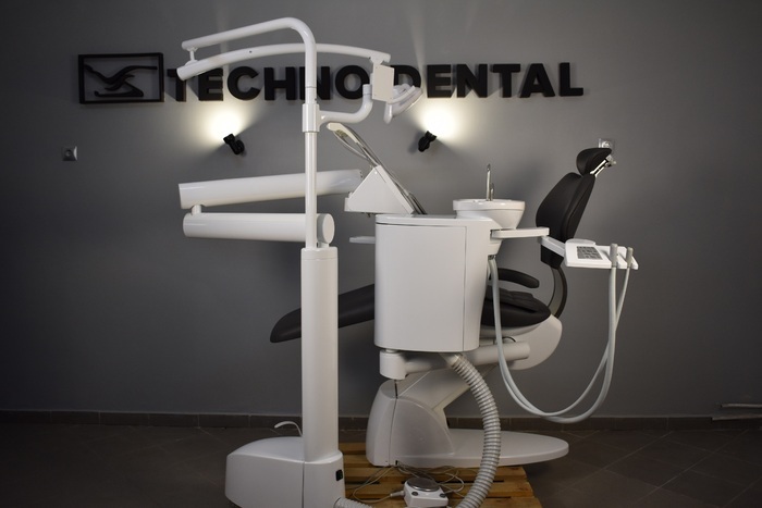 Стоматологічна установка з Європи DIPLOMAT DENTAL DE 170 Zooble.com.ua