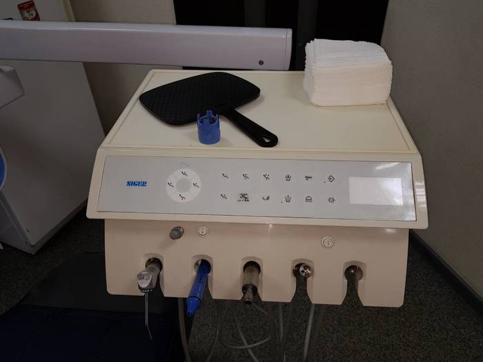 Стоматологічне крісло Siger U200 з нижньою подачою інструментів Zooble.com.ua