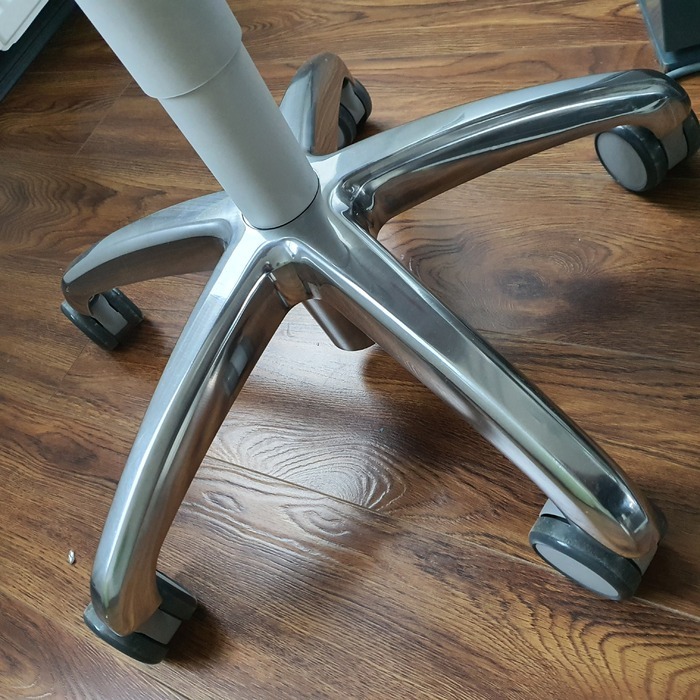 Стоматологічне обладнання Б/У Стоматологічні установки, мiкроскопи, автоклави, рентгени, стільчики В наявності Zooble.com.ua