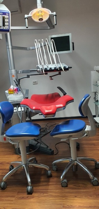 Стоматологічне обладнання Б/У Стоматологічні установки, мiкроскопи, автоклави, рентгени, стільчики В наявності Zooble.com.ua