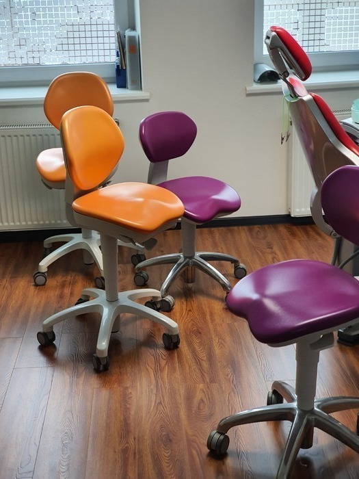 Стоматологічне обладнання Б/У Стоматологічні установки, мiкроскопи, автоклави, рентгени, стільчики В наявності Zooble.com.ua