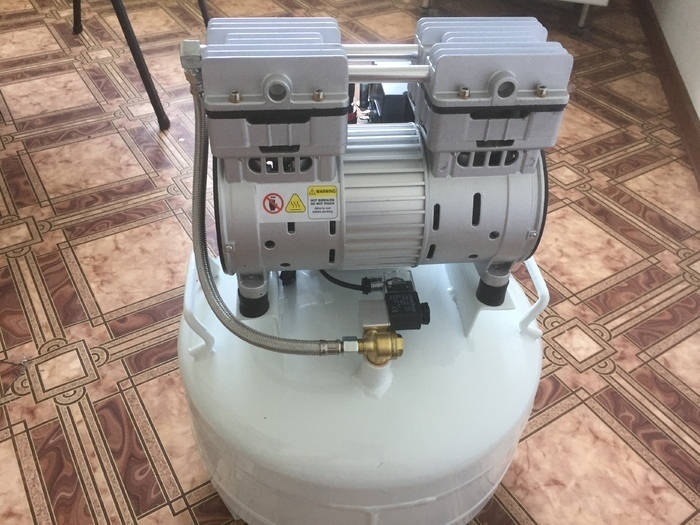 Стоматологічний без масляний компресор НОВИЙ!!! Мало шумний! Zooble.com.ua