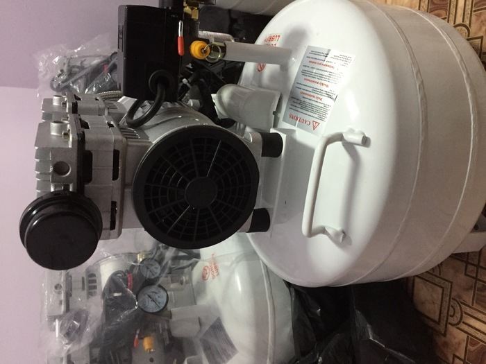 Стоматологічний без масляний компресор НОВИЙ!!! Мало шумний! Zooble.com.ua