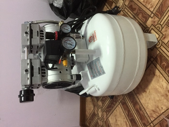 Стоматологічний без масляний компресор НОВИЙ!!! Мало шумний! Zooble.com.ua