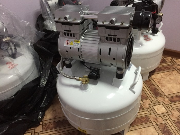 Стоматологічний без масляний компресор НОВИЙ!!! Мало шумний! Zooble.com.ua