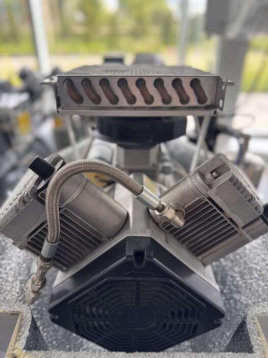 Стоматологічний компресор CATTANI Виробник Італія 2х циліндровий з осушувачем 50л ресівер Ціна 800 Zooble.com.ua