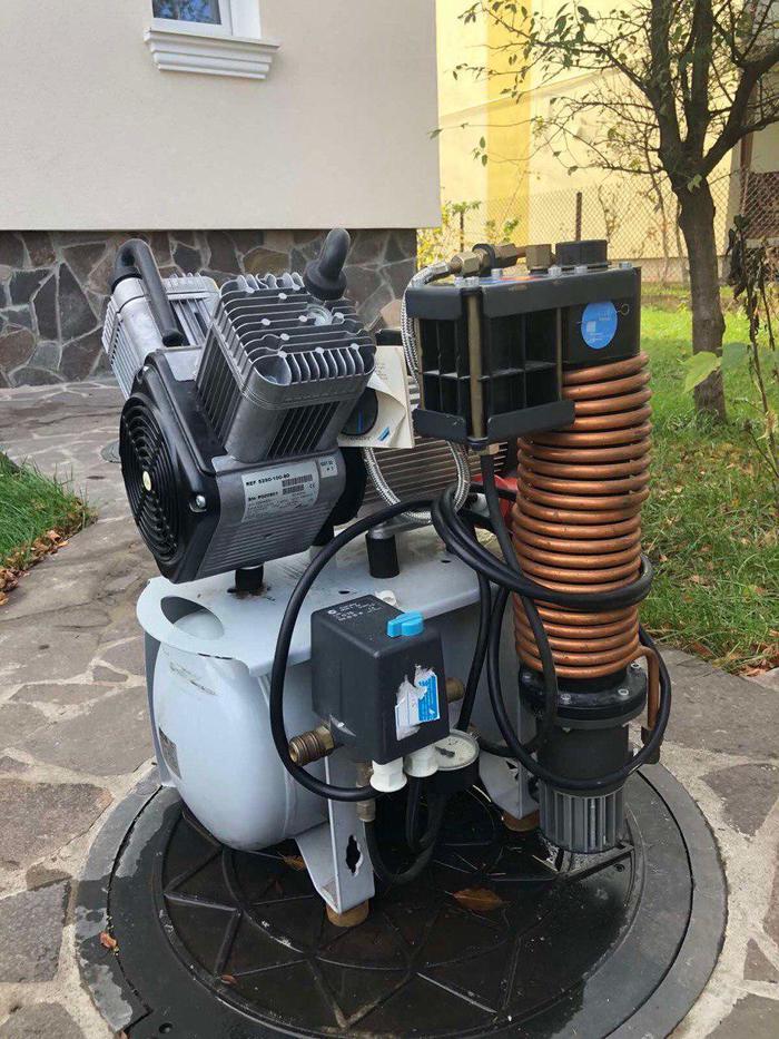 Стоматологічний компресор Durr Dental 3-x фазний, 30 літрів, стан нового, привезений з Нідерландів Zooble.com.ua