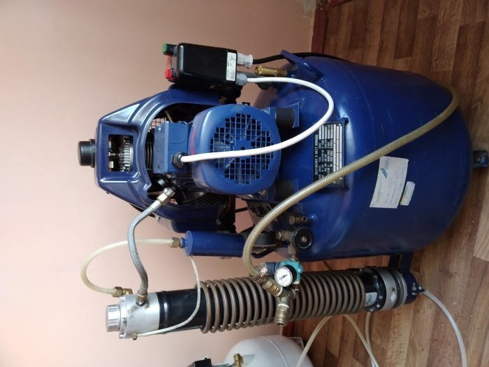 Стоматологічний компресор Durr Dental. Тільки з Німеччини, в Україні в експлуатації не був. Zooble.com.ua