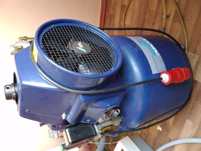 Стоматологічний компресор Durr Dental. Тільки з Німеччини, в Україні в експлуатації не був. Zooble.com.ua