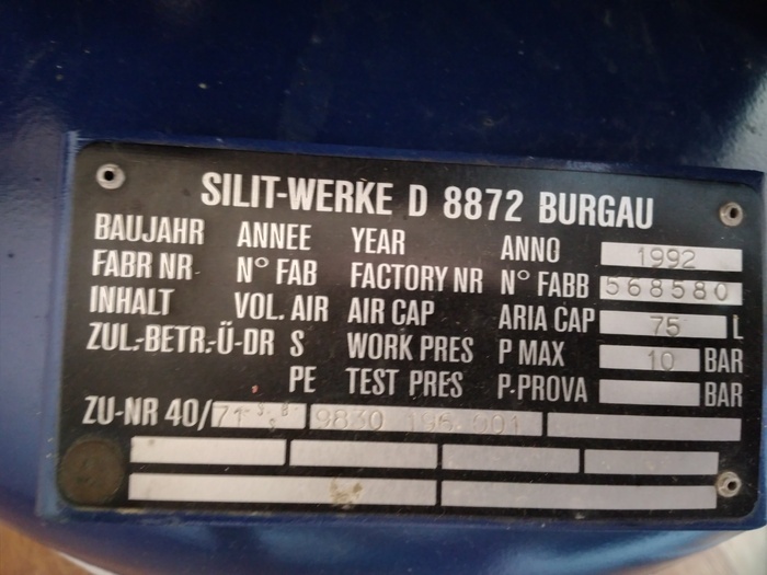 Стоматологічний компресор Durr Dental. Тільки з Німеччини, в Україні в експлуатації не був. Zooble.com.ua