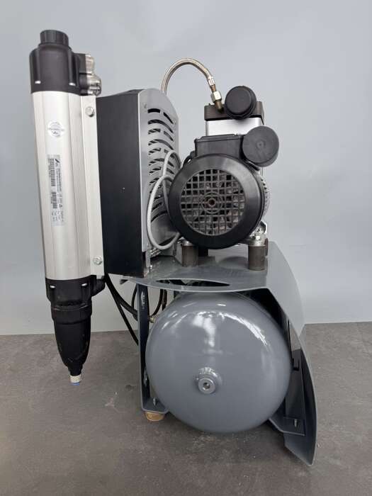 Стоматологічний Компресор DURR DENTAL TORNADO одноциліндровий, мембранний осушувач 800€,40800грн Бу Zooble.com.ua