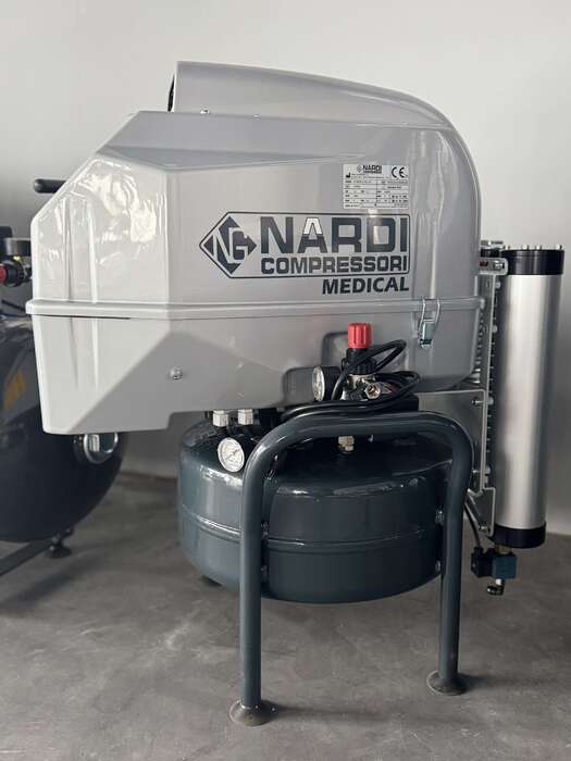 Стоматологічний компресор NARDI COMPRESSORI Виробник Італія модель EXTREME 2D sil 25L 1,5 Zooble.com.ua