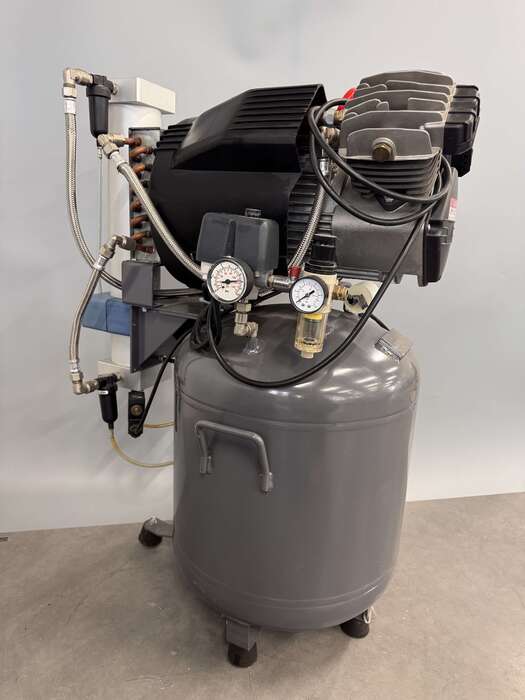 Стоматологічний компресор WERTHER Виробник Італія ресівер 50л 2х циліндровий з осушувачем 53 дб Zooble.com.ua