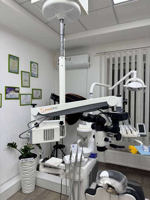 Стоматологічний мікроскоп Smart Optic стельового кріплення з дільником під камеру Sony Zooble.com.ua