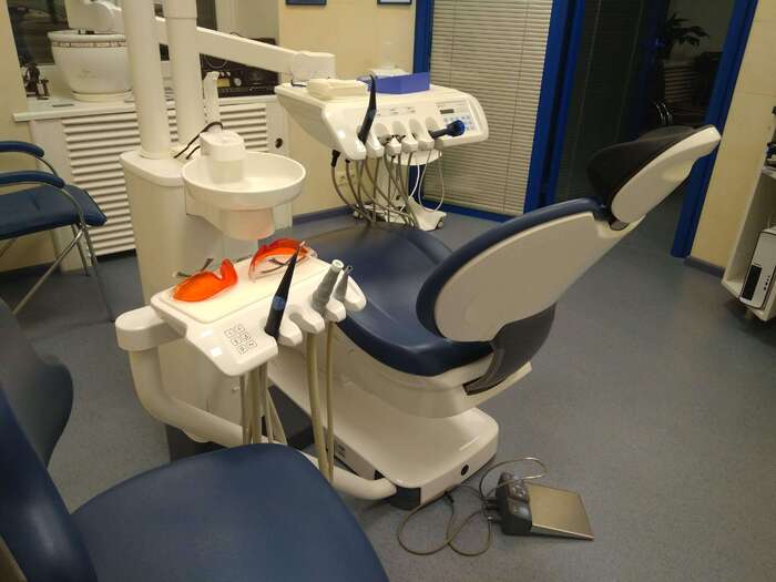 Стоматология на Золотых Воротах 60 кв.м, 2 кабинета, немецкое оборудование Sirona Dentsply, возможна аренда 1 кабинета Zooble.com.ua